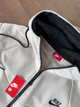 CONJUNTO NIKE TECH - BEIGE - N9