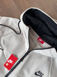 CONJUNTO NIKE TECH - BEIGE - N9