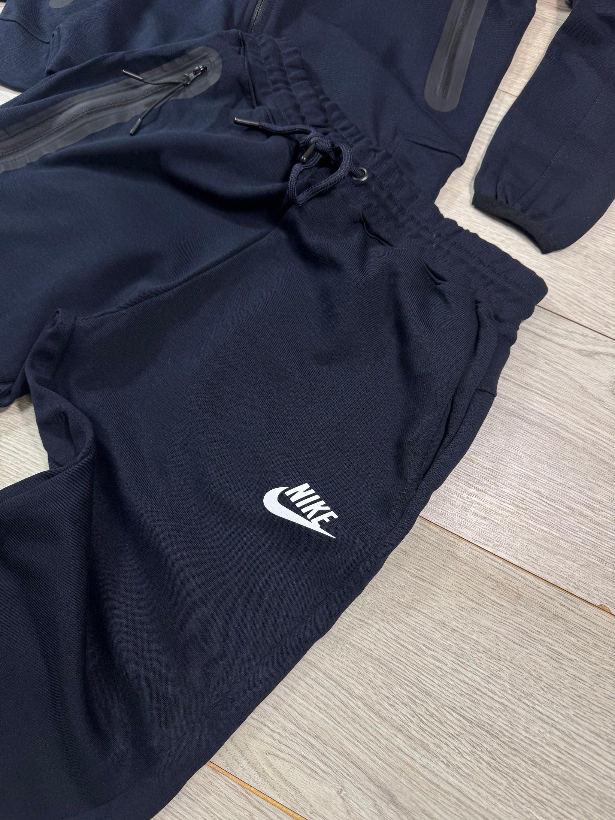 CONJUNTO NIKE TECH - AZUL MARINO