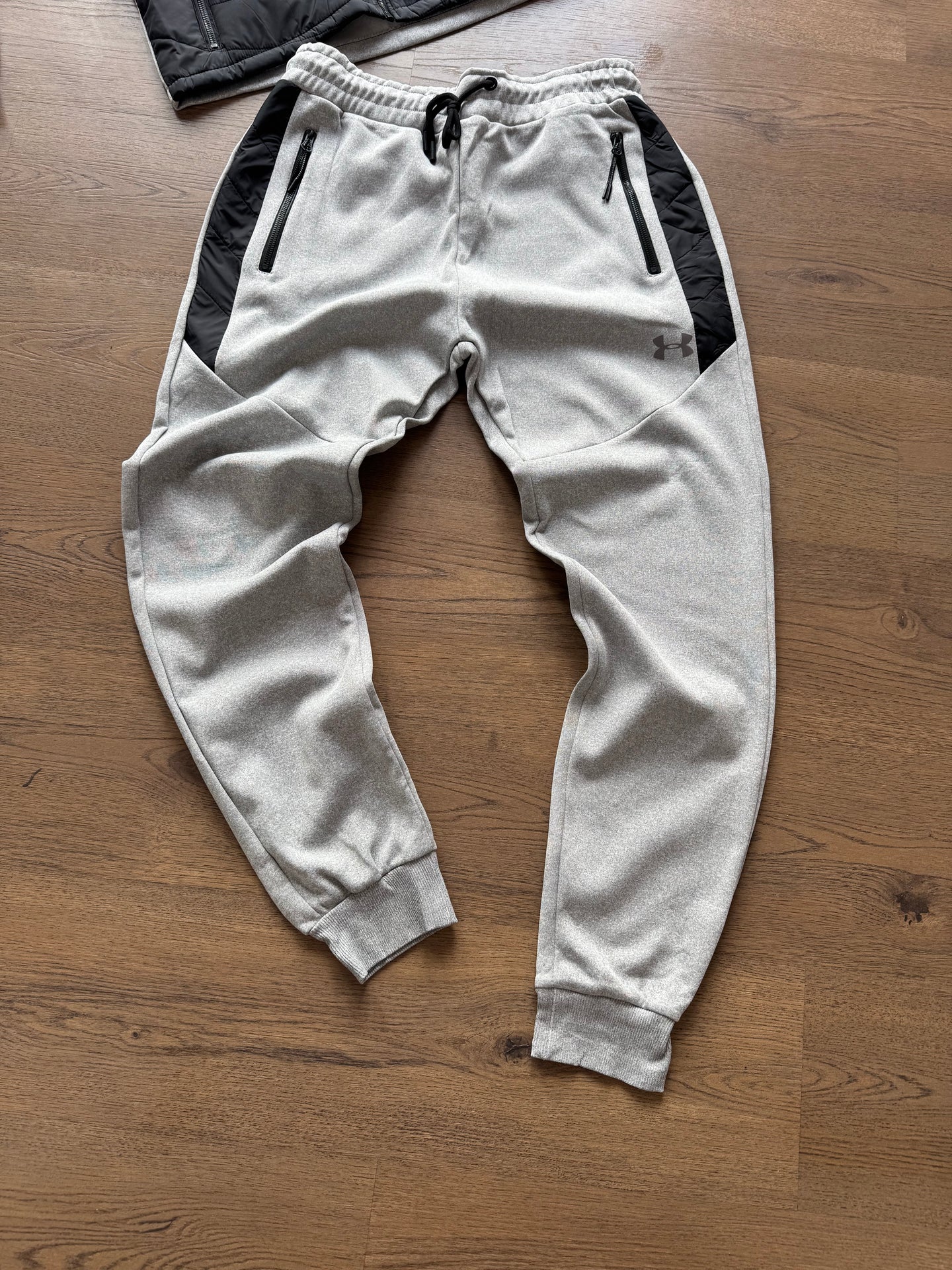 CONJUNTO -  UNDER ARMOUR - NEGRO/GRIS