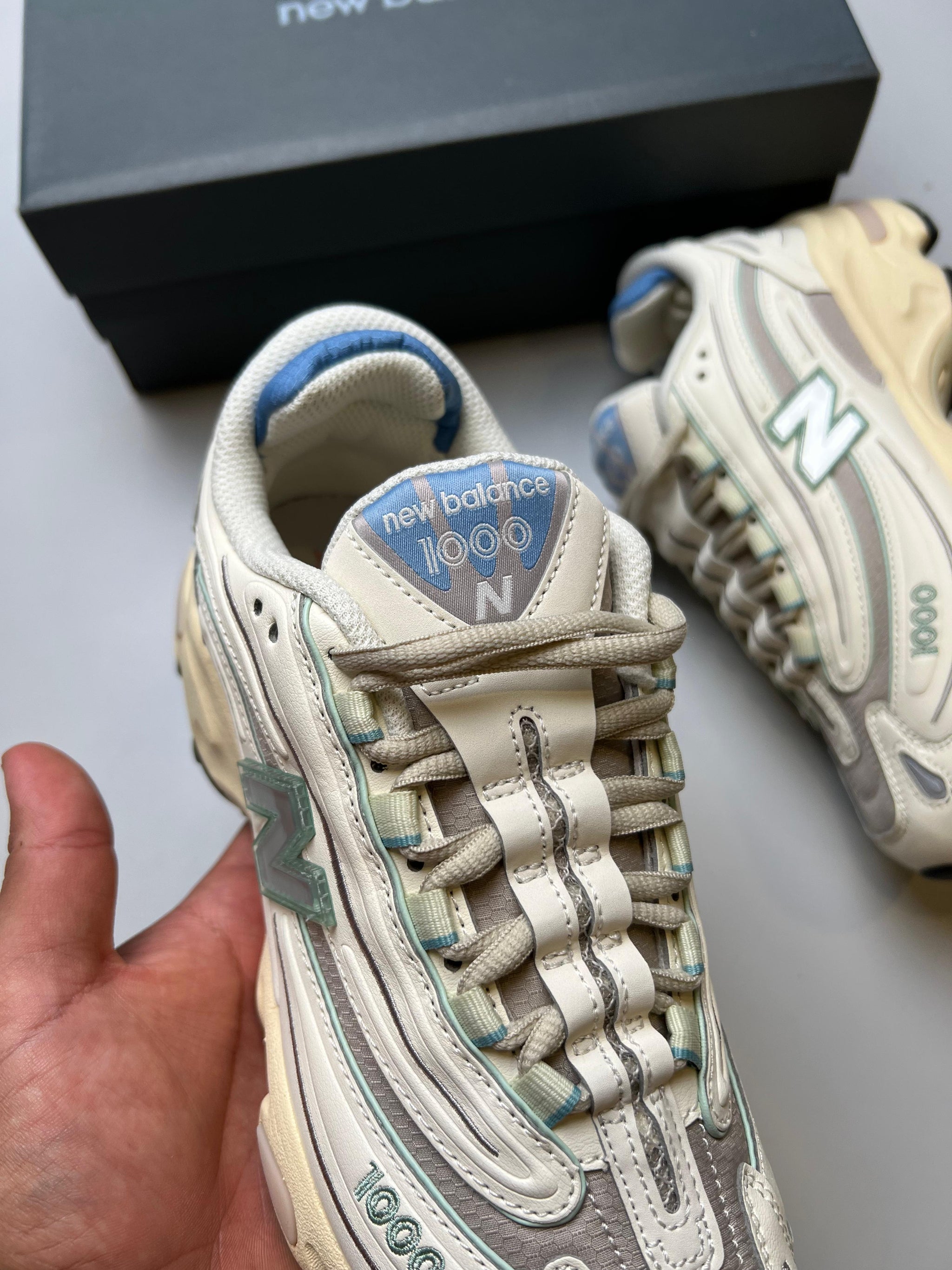 NEW BALANCE 1000 - BEIGE