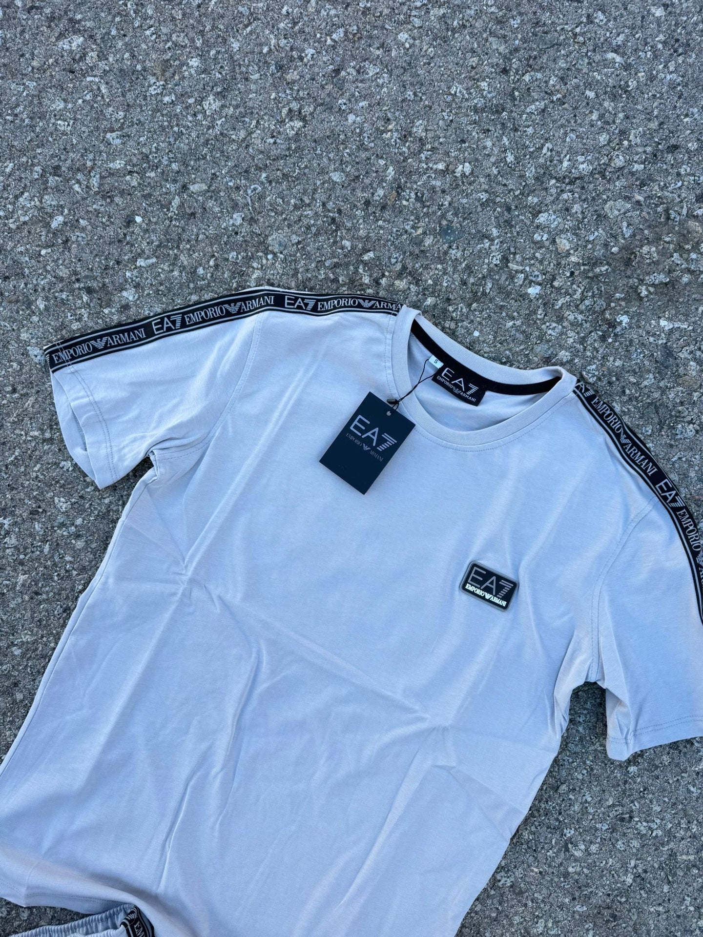 CONJUNTO CORTO - EA7 GRIS