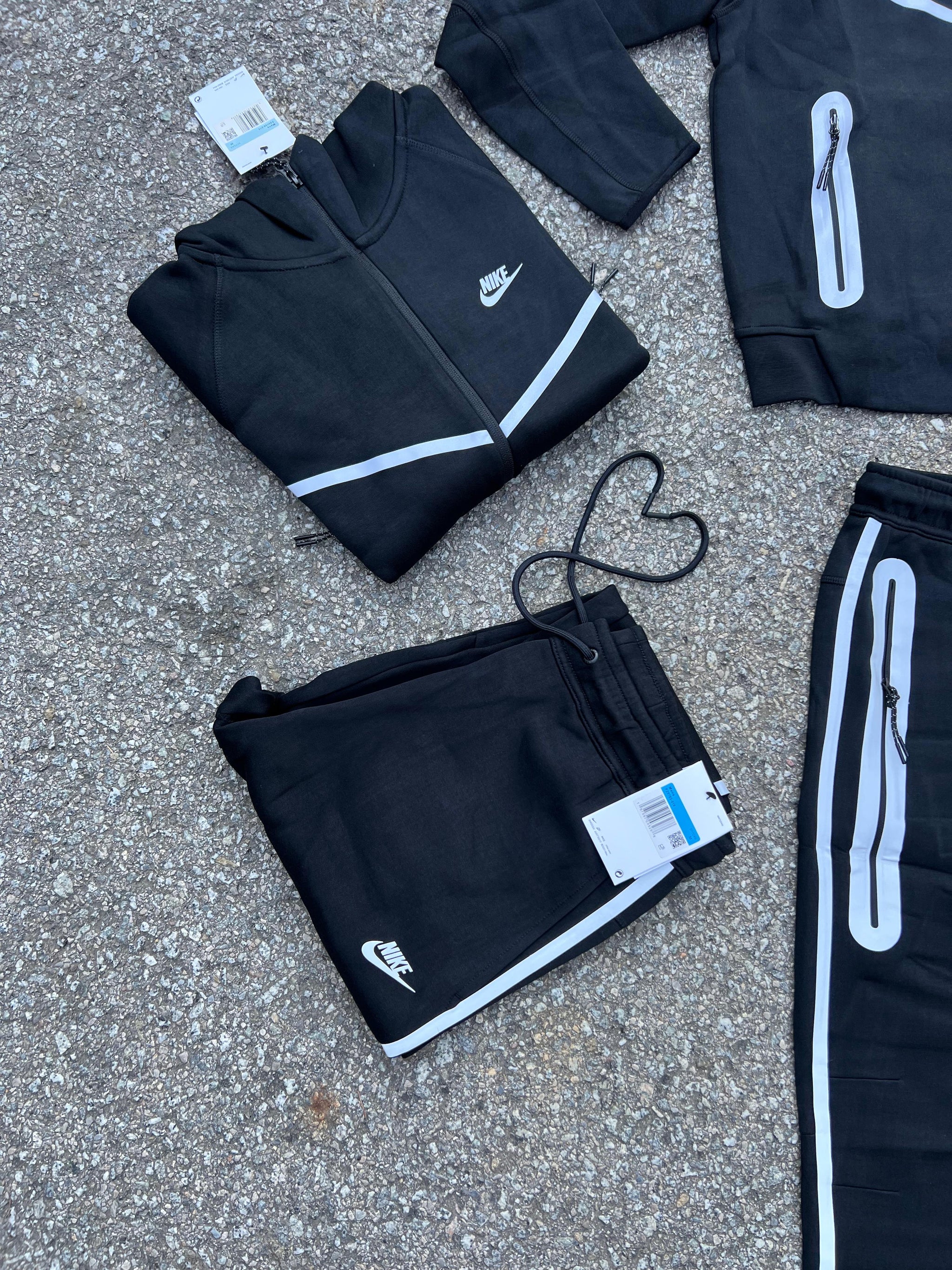 CONJUNTO NIKE TECH - 2025/2026