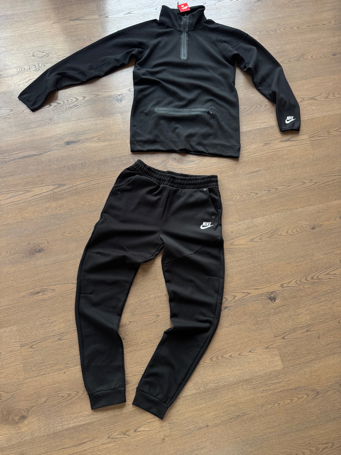 CONJUNTO NIKE TECH 2025 - NEGRO