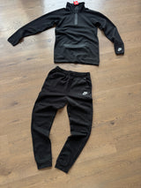 CONJUNTO NIKE TECH 2025 - NEGRO