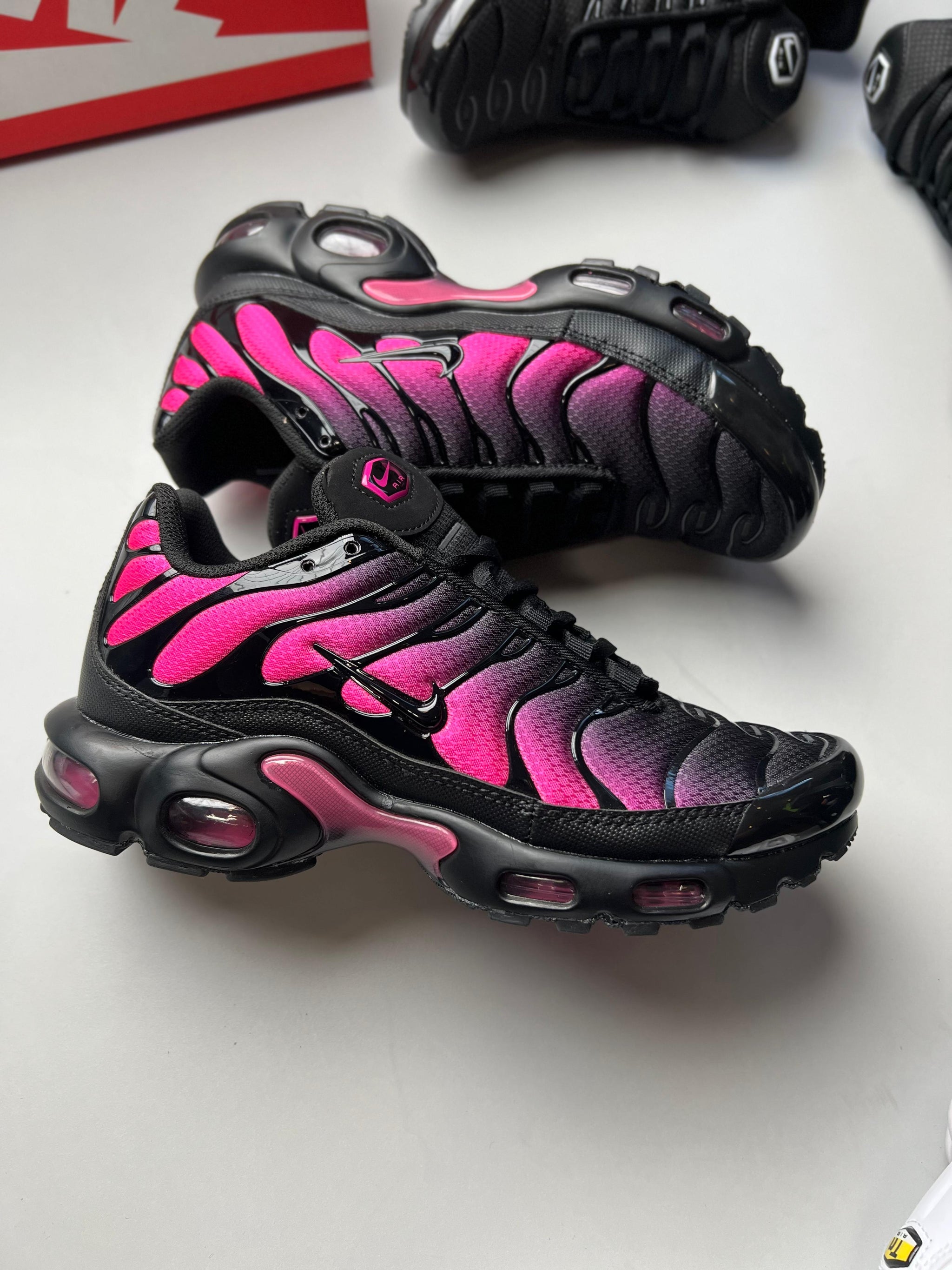 NIKE AIR MAX TN - M4