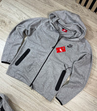 CONJUNTO NIKE TECH - GRIS