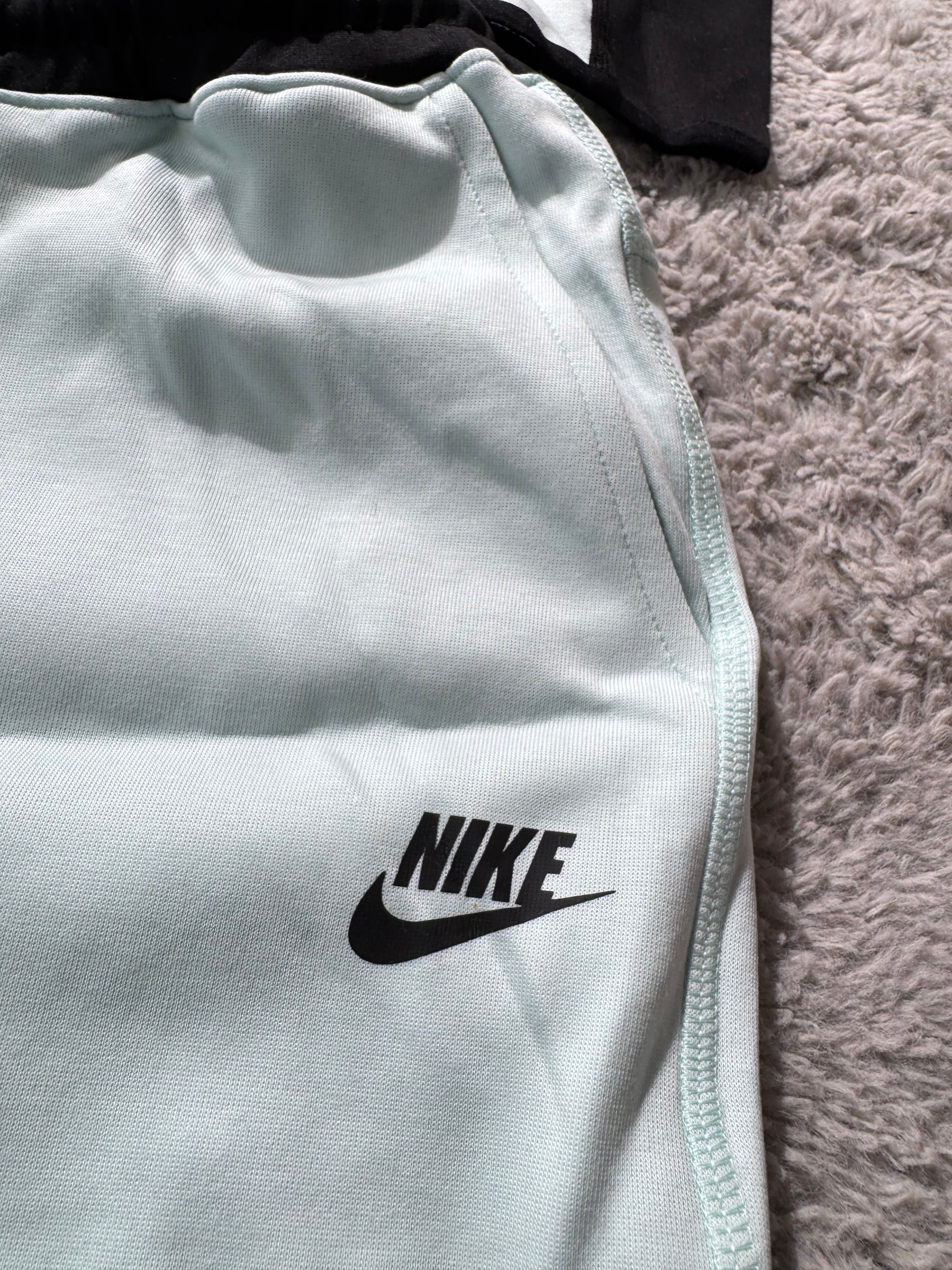 Conjunto nike tech