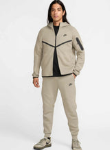 CONJUNTO NIKE TECH 2026 - M4