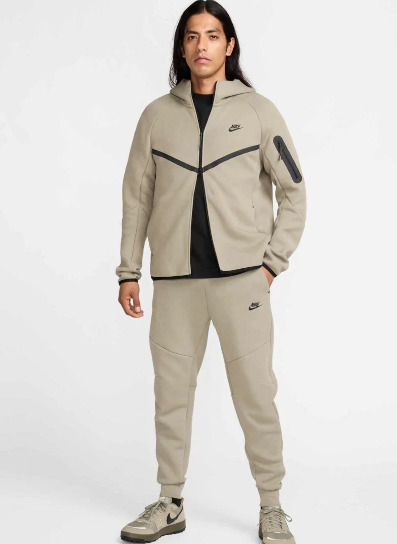 CONJUNTO NIKE TECH 2026 - M4