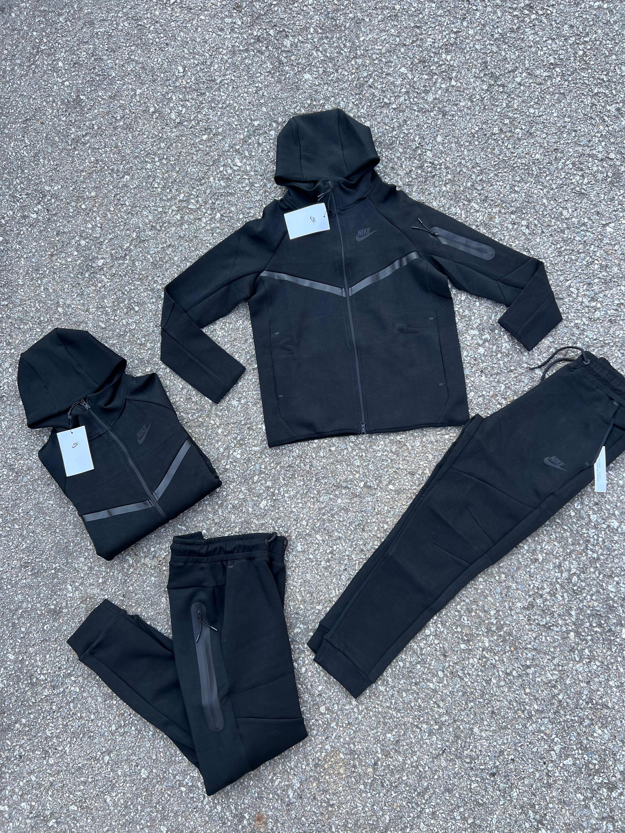 CONJUNTO NIKE TECH - 2025/2026