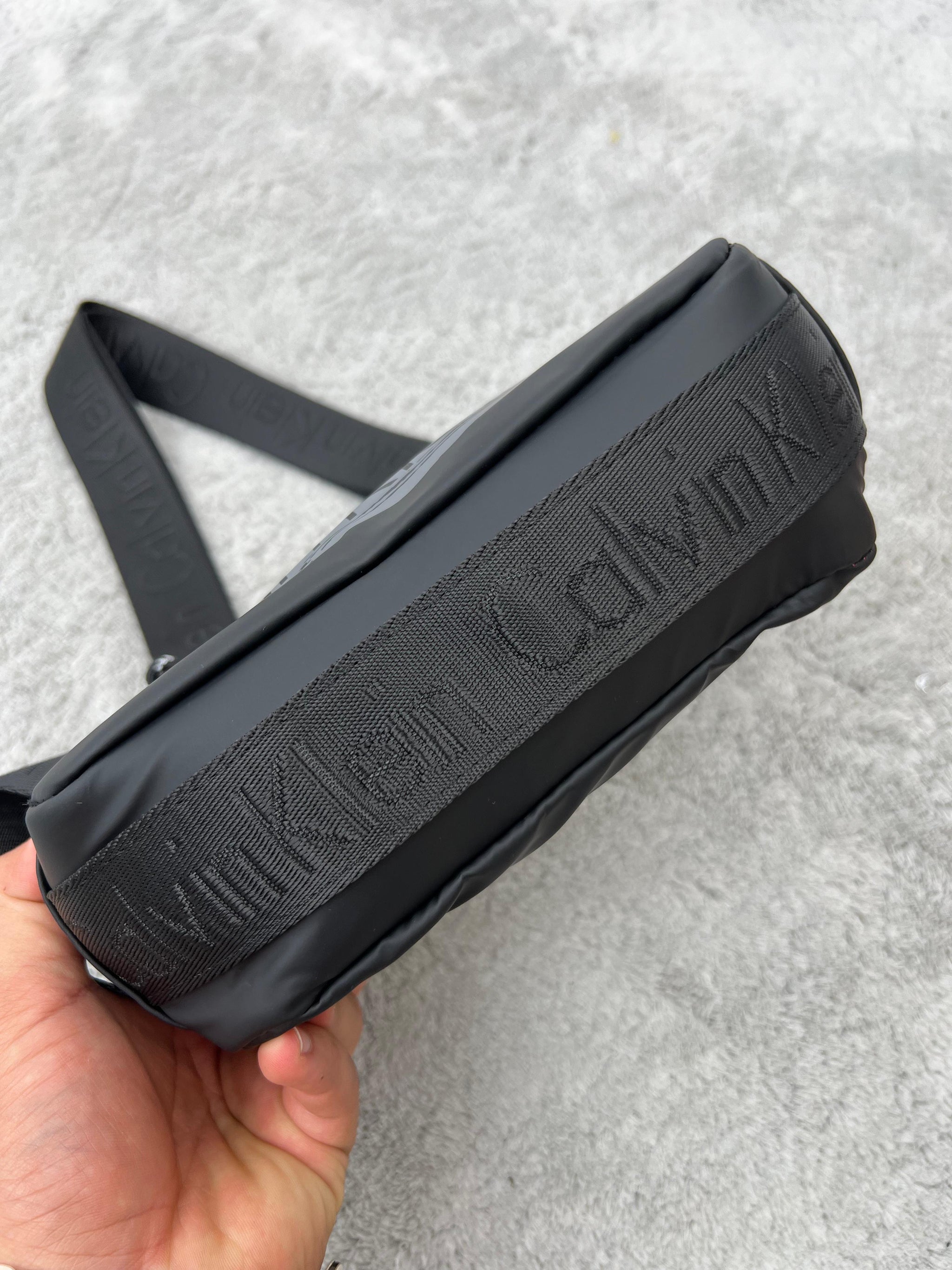 BANDOLERA -  CALVIN KLEIN